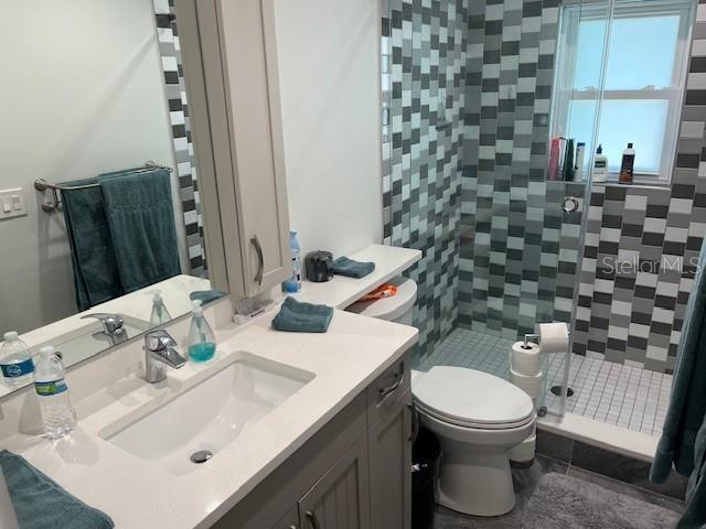 Building Photo - 2220 E Vina Del Mar Blvd