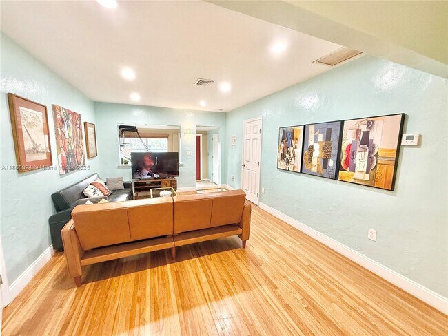 Building Photo - 1509 N 17th Ave