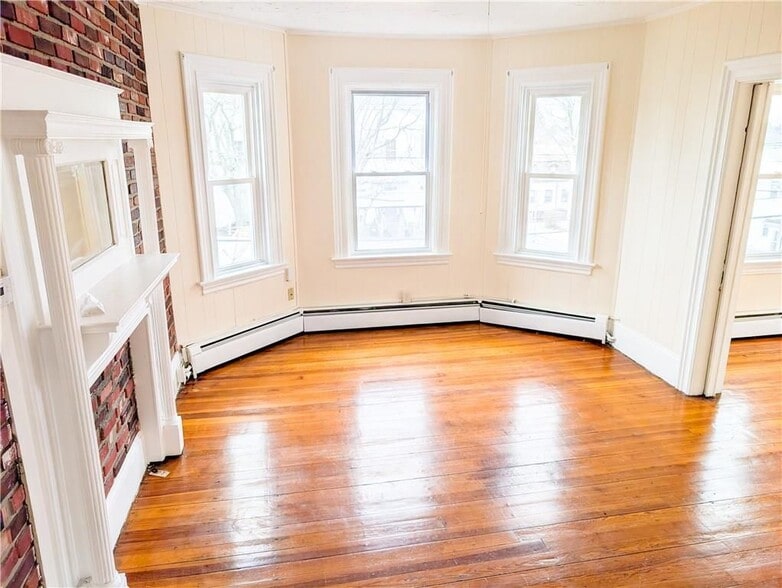 Building Photo - 53 Bancroft St