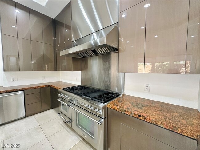 Building Photo - 2025 Grouse St