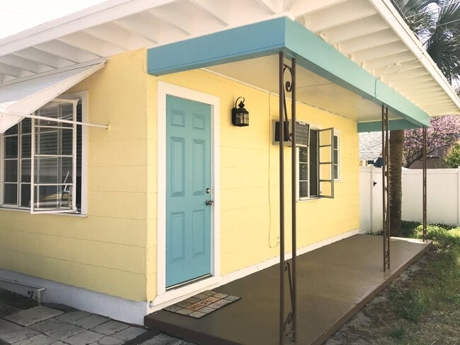 Building Photo - 5-915 24th Ave N