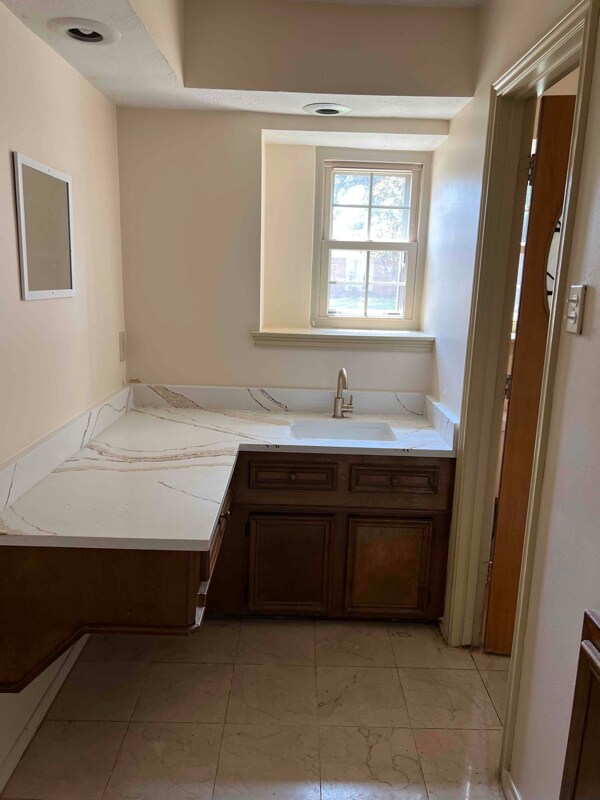 Building Photo - 1607 N Hollow Dr