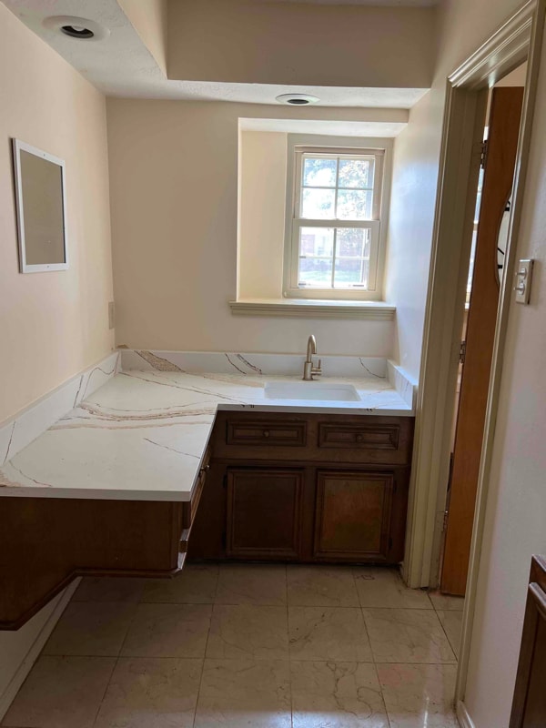 Building Photo - 1607 N Hollow Dr