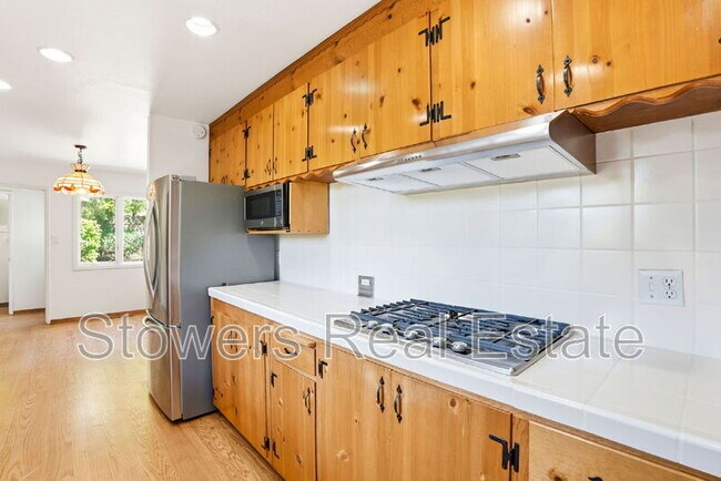 Building Photo - 10 Corte Del Rey