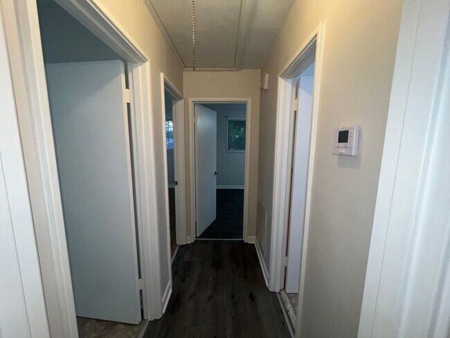 Building Photo - 4 bedroom  2 bathroom single family home