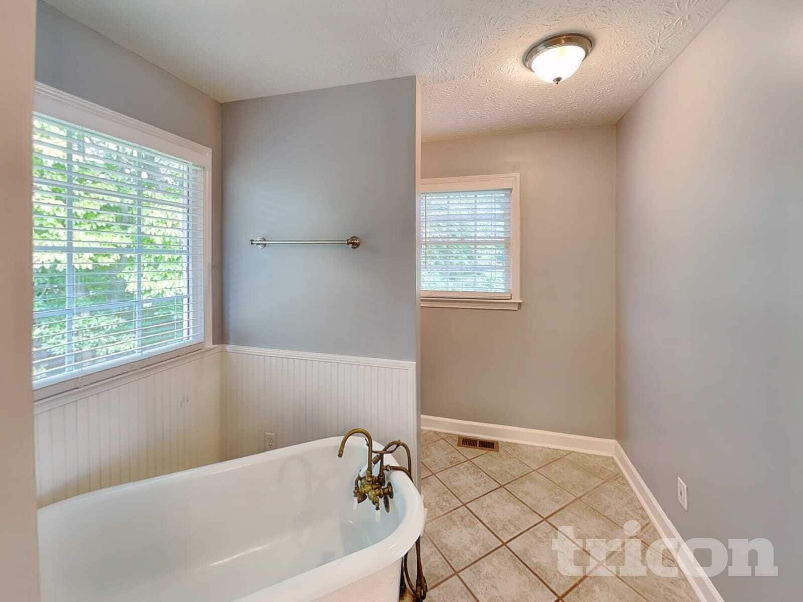 Building Photo - 411 Stewart Dr