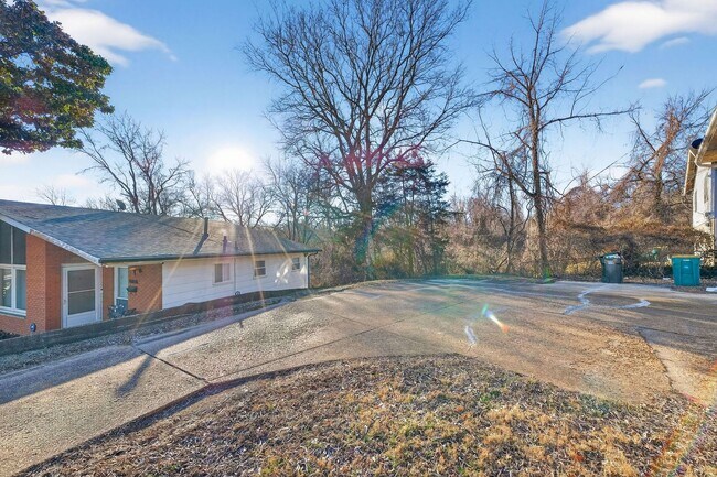 Building Photo - 8908 Scottdale Ave