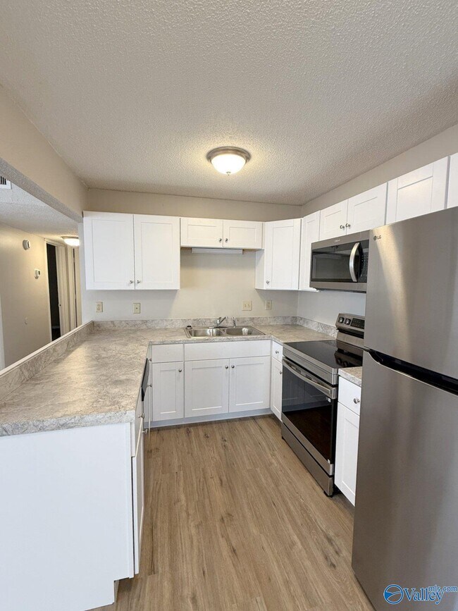 Building Photo - 2700 Lantern Walk SE