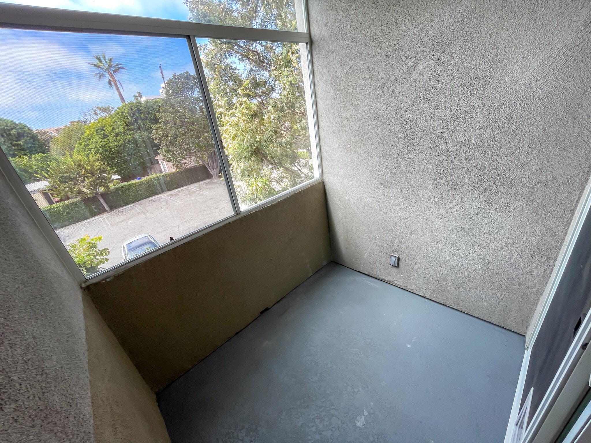 Building Photo - 2027 Beloit Ave