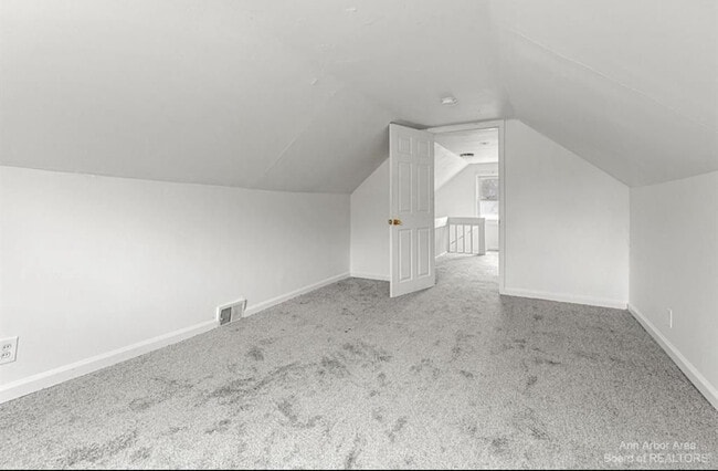 Building Photo - 393 Elder St