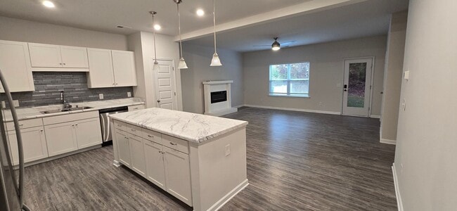 Building Photo - Terrific Canton Townhome!