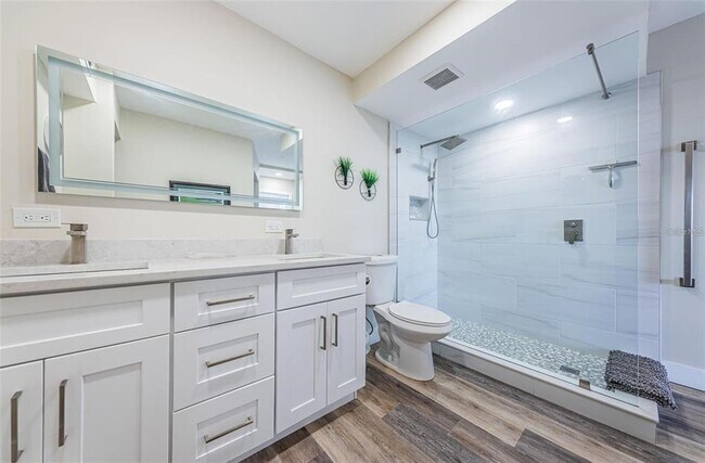 Building Photo - 4900 Brittany Dr S