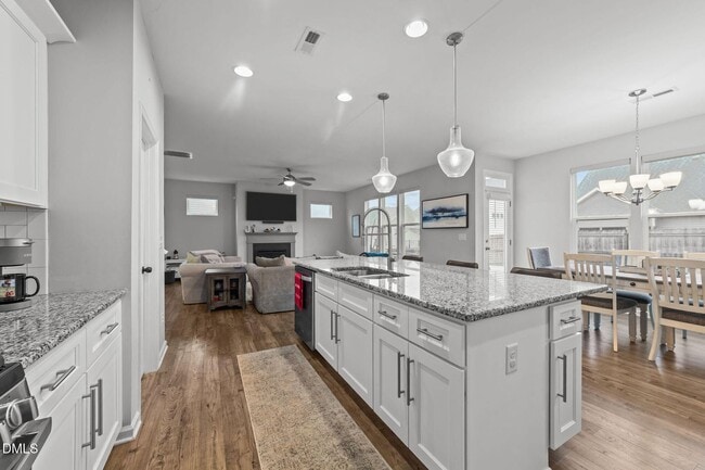 Building Photo - 4 Bedroom Home Close to Downtown Wake Forest. Fenced Yard!