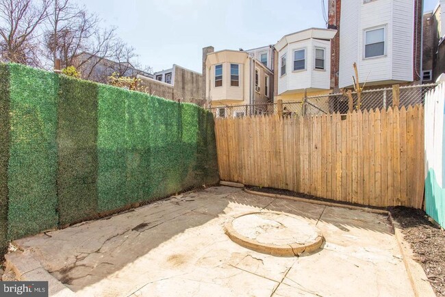 Building Photo - 1632 N 6th St