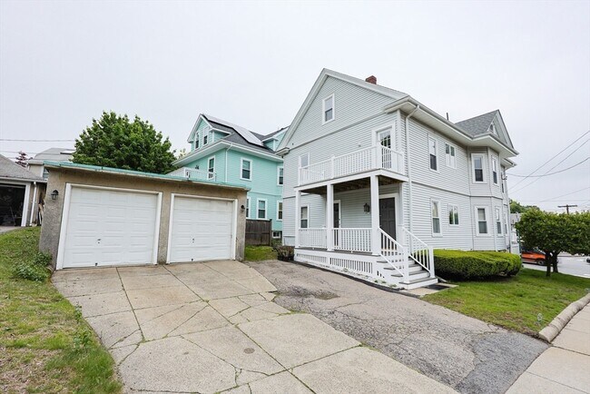 Building Photo - 294 Belmont St