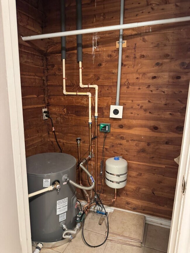 Building Photo - Stylish and Spacious 4-Bedroom Home PLUS Casita/In-Law (with kitchen/living/bedroom/bath)