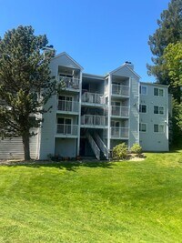 Building Photo - Beautifully Maintained condo Renton!
