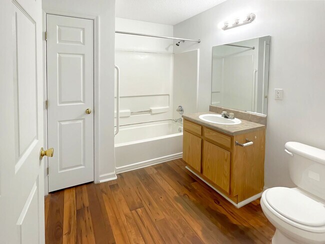 Building Photo - Single Level Home************Beautiful 1 Bedroom Villa************Brick Building