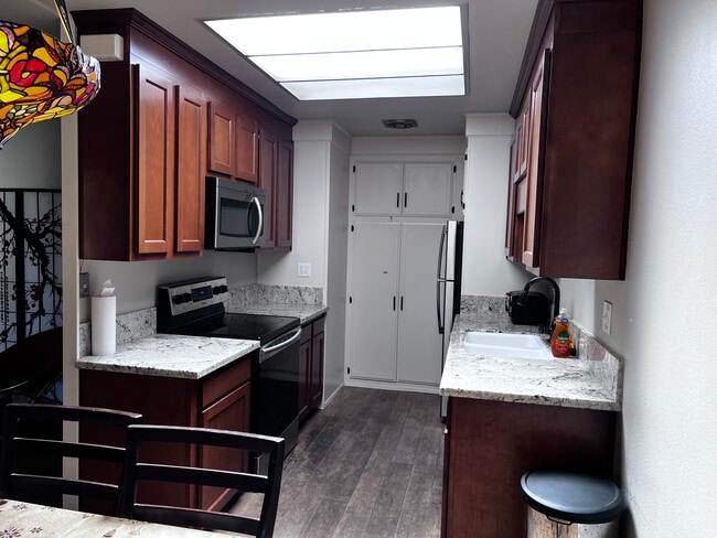 Building Photo - 2119 Via Puerta