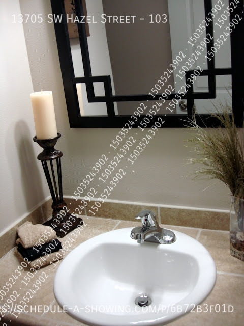 Building Photo - 13705 SW Hazel St