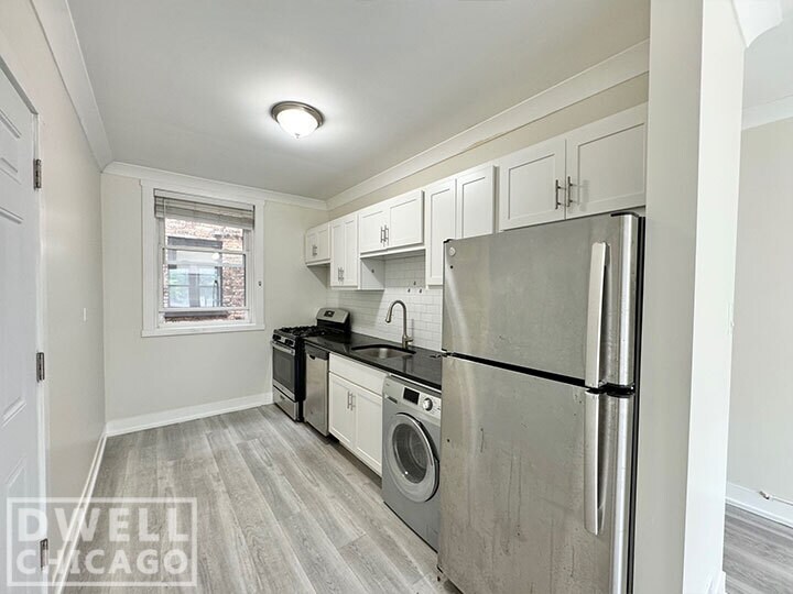 Building Photo - 4208 N Clark St