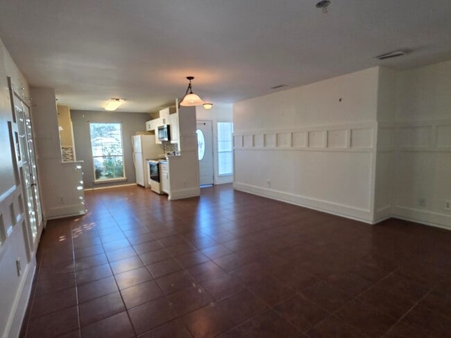 Building Photo - 121 Amelia Ct