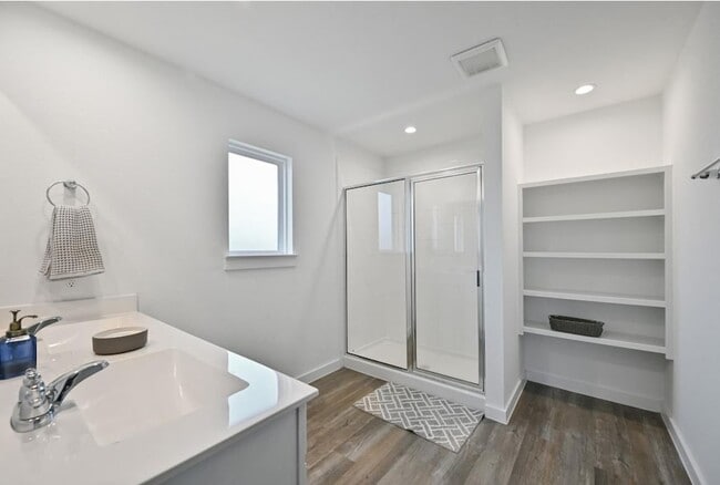 Building Photo - 1139 Hughes Crossing Dr