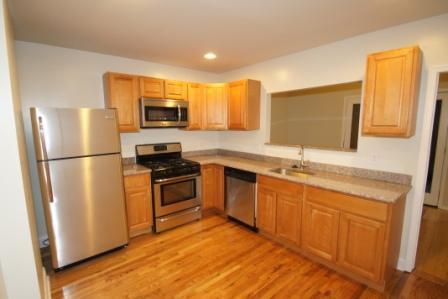 Building Photo - ADORABLE PET-FRIENDLY 2-BEDROOM TOWNHOUSE ...