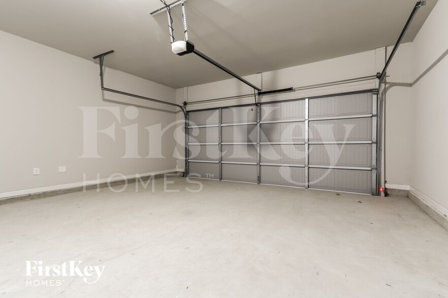 Building Photo - 2142 Massey Ln