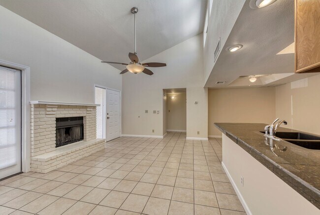 Building Photo - Wonderful 3 bedroom close minutes to ASU!!...