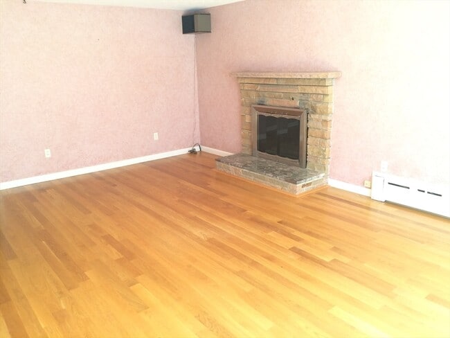 Building Photo - 83 Helena St