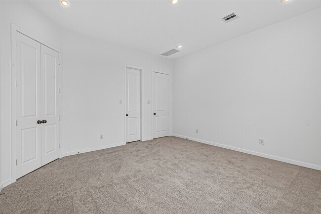 Building Photo - 11119 Poplar Tree Dr