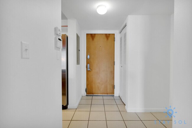 Building Photo - 1200 Brickell Bay Dr