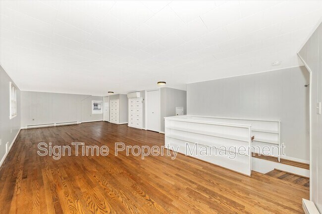 Building Photo - 11025 Rosewood Dr