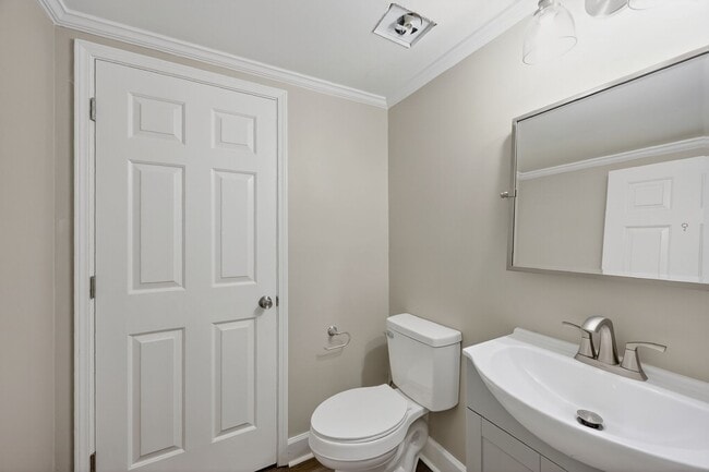 Building Photo - Two bedroom townhome in prime location!