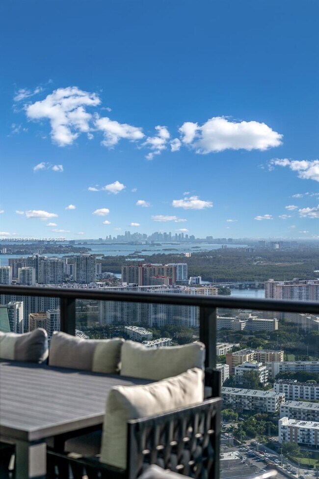Building Photo - 18555 Collins Ave