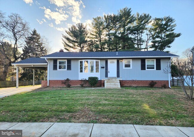 Building Photo - 502 Roberts Dr NW