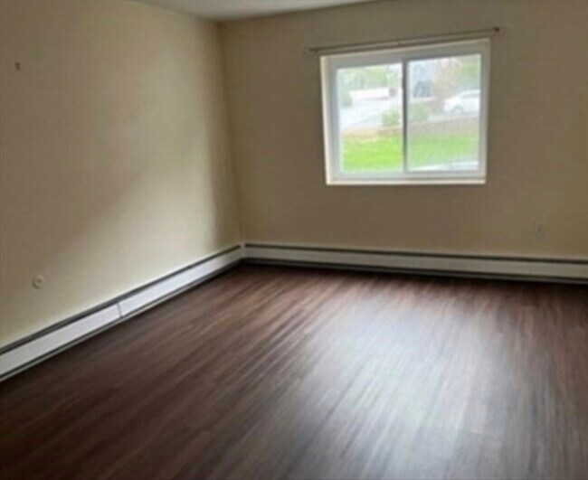 Building Photo - 12 Cox Ct