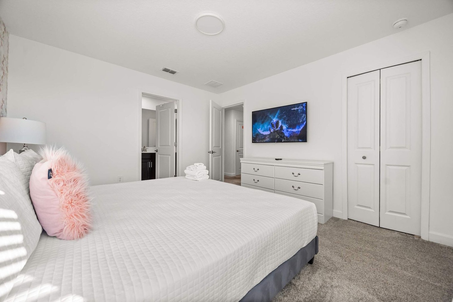 Building Photo - 9234 Sommerset Hills Dr