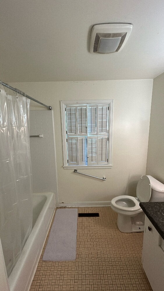 Building Photo - 3 Bedroom, 1 Bathroom Home in Third Ward with Large Yard, Garage, & Central Air