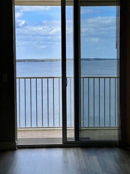 Building Photo - 480 Sail Ln