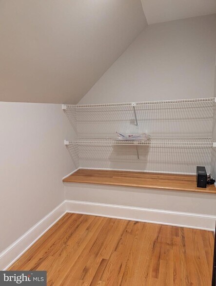 Building Photo - 295 Bay St