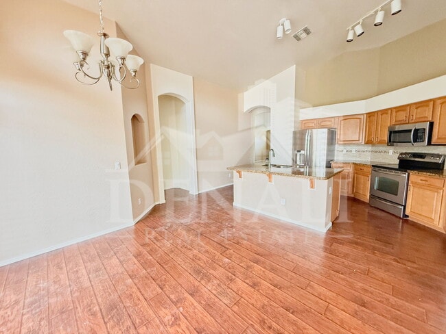 Building Photo - 4330 E Cottonwood Ln