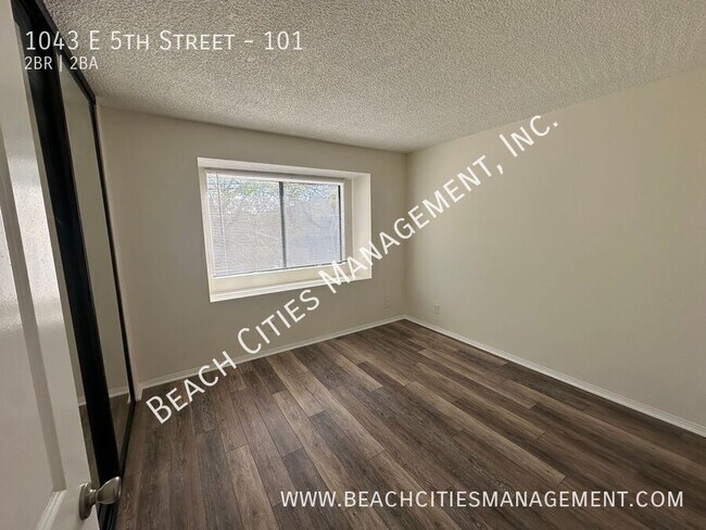 Building Photo - 1043 E 5th St