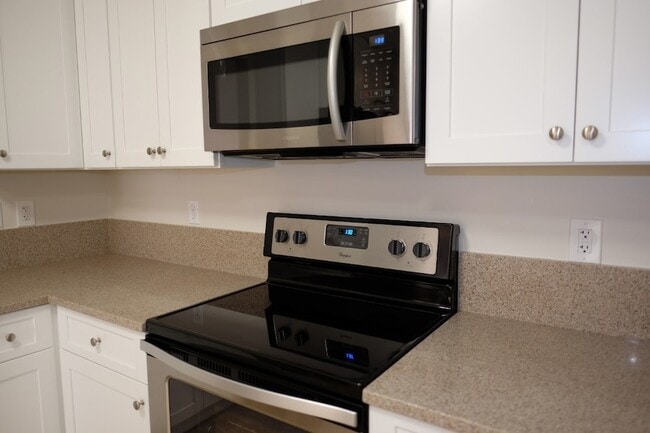 Building Photo - 96679 Commodore Point Dr