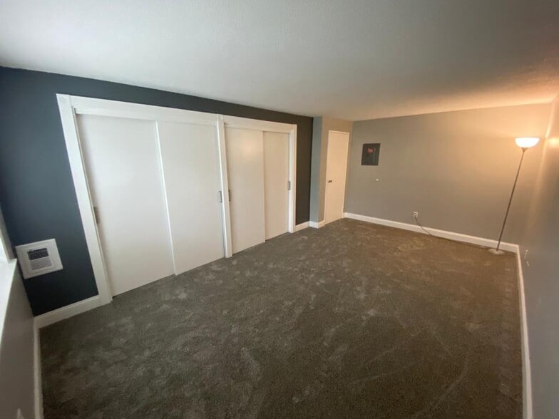 Building Photo - 7 Village Hill Ln