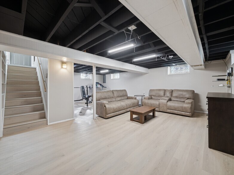 Building Photo - 26805 Richard Dr