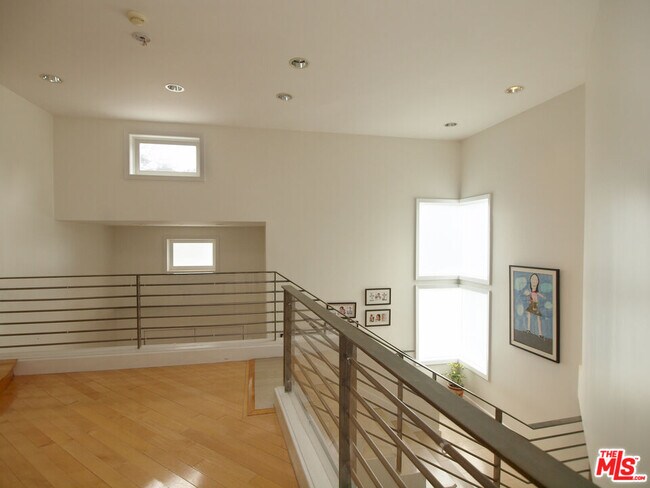 Building Photo - 269 N Bundy Dr