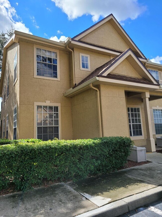 Building Photo - 828 Grand Regency Pointe