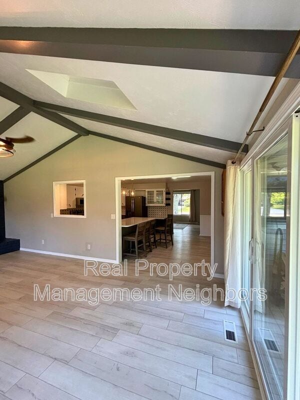 Building Photo - 10335 Holiday Dr
